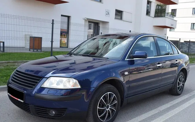 mazowieckie Volkswagen Passat cena 10900 przebieg: 262010, rok produkcji 2003 z Starachowice